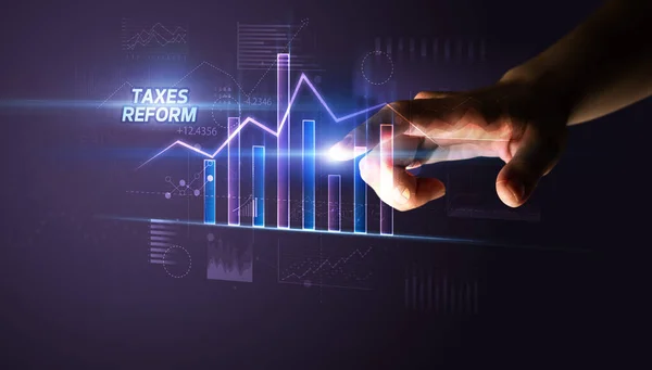 手で触れる税金の改革ボタン ビジネスコンセプト — ストック写真