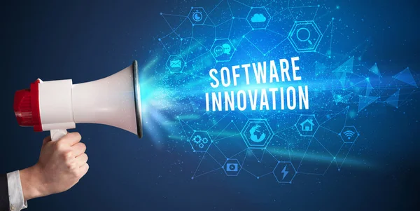 Ung Kvinna Skriker Megafon Med Software Innovation Inskription Modern Teknik — Stockfoto