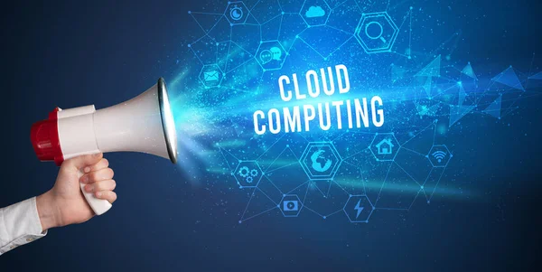 Ung Kvinna Skriker Megafon Med Cloud Computing Inskription Modern Teknik — Stockfoto
