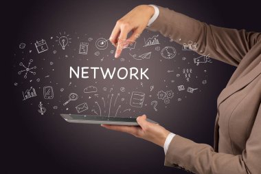 NETworK yazıtları, sosyal medya kavramına sahip bir dokunmatik ekran yakın plan