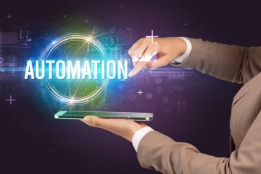 AUTOMATION yazıtlı bir dokunmatik ekran, yeni teknoloji konsepti