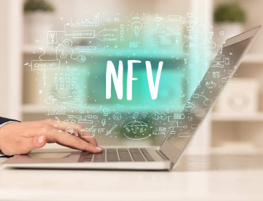 NFV kısaltması, modern teknoloji konsepti ile yeni modern bilgisayarlar üzerinde çalışıyoruz.