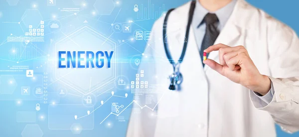 Médico Dando Una Píldora Con Inscripción Energy Concepto Solución Nueva — Foto de Stock
