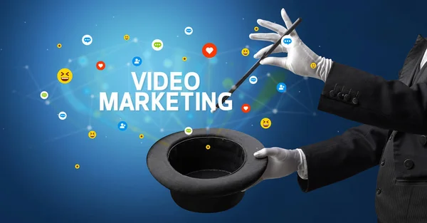 Mago Sta Mostrando Trucco Magia Con Iscrizione Video Marketing Concetto — Foto Stock