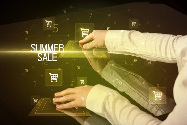 Online Nakupování Konceptem Nápisu Summer Sale Ikonami Nákupního Košíku — Stock fotografie