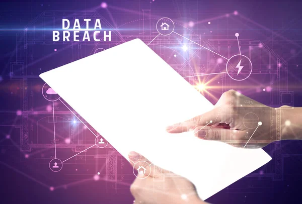 Tenir Une Tablette Futuriste Avec Inscription Data Breach Concept Cybersécurité — Photo