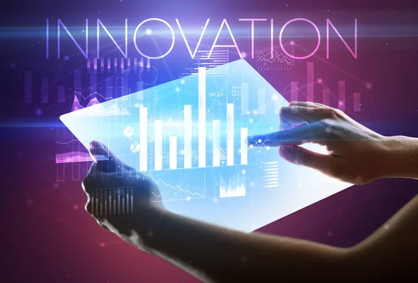 Tableta Futurista Mano Con Inscripción Innovación Arriba Concepto Negocio Moderno —  Fotos de Stock
