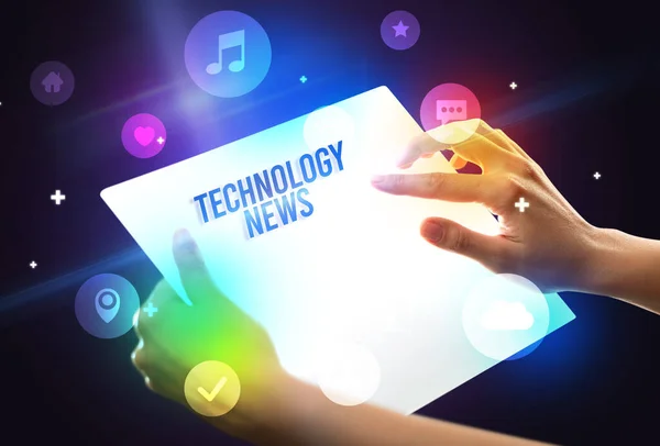Hålla Futuristisk Tablett Med Teknik Nyhet Inskription Teknik Koncept — Stockfoto