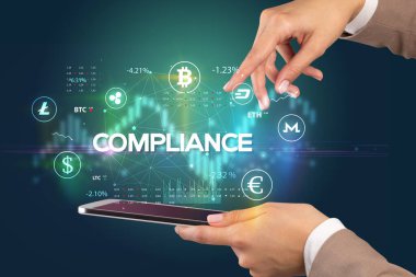 CommpLICE yazıtları ve iş fırsatı kavramına sahip bir dokunmatik ekran yakın plan