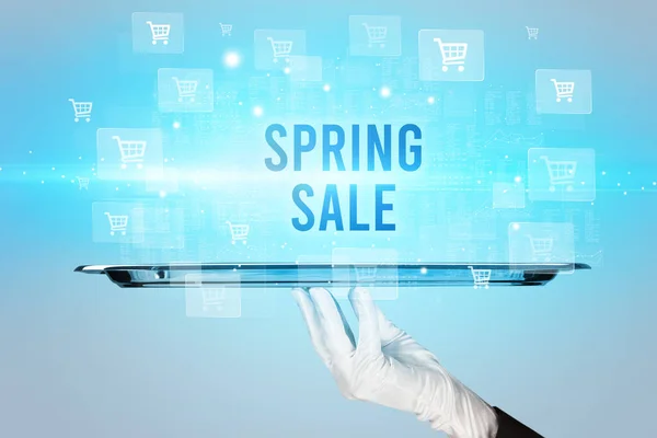 Číšník Servírující Nápis Spring Sale Koncept Nakupování Online — Stock fotografie