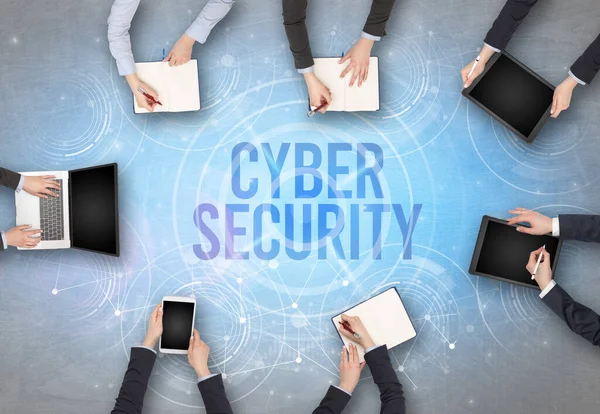 Grupo Pessoas Frente Laptop Com Inscipção Cyber Segurança Conceito Segurança — Fotografia de Stock