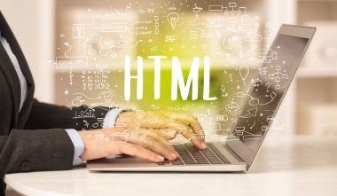 El HTML kısaltması, modern teknoloji konsepti ile yeni modern bilgisayar üzerinde çalışıyor