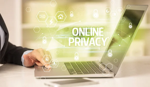关于笔记本电脑 网络安全和数据保护概念 区块链和网络安全的Online Privacy登记 — 图库照片