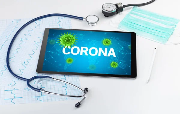 Крупный План Планшетного Надписью Corona Концепция Микробиологии — стоковое фото