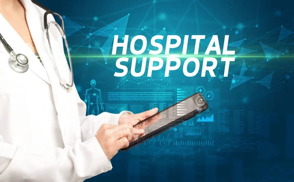 Arzt Schreibt Notizen Auf Klemmbrett Mit Hospital Support Aufschrift Medizinisches — Stockfoto