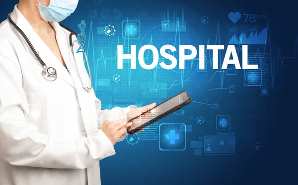 Joven Doctor Anotando Notas Con Inscripción Hospital Concepto Salud —  Fotos de Stock