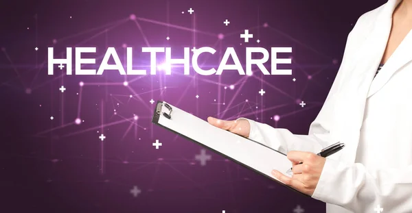 Dokter Vult Medisch Dossier Met Healthcare Inscriptie Medisch Concept — Stockfoto