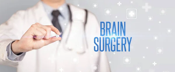 Detailní Záběr Lékaře Dávat Pilulku Nápisem Brain Surgery Lékařský Koncept — Stock fotografie