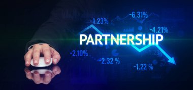 Erkek eli kablosuz çevre ile PARTNERGeIP yazıt, modern iş konsepti