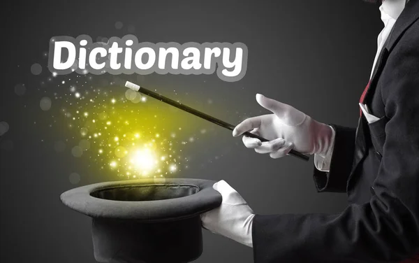 魔術師は辞書の碑文 教育概念と魔法のトリックを示しています — ストック写真