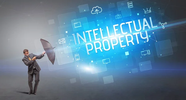 Affärsman Försvara Med Paraply Från Cyberattack Och Intellectual Property Inskription — Stockfoto