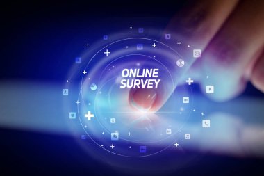 Sosyal medya simgeleri ve ONline SURVEY ile parmak temas tableti