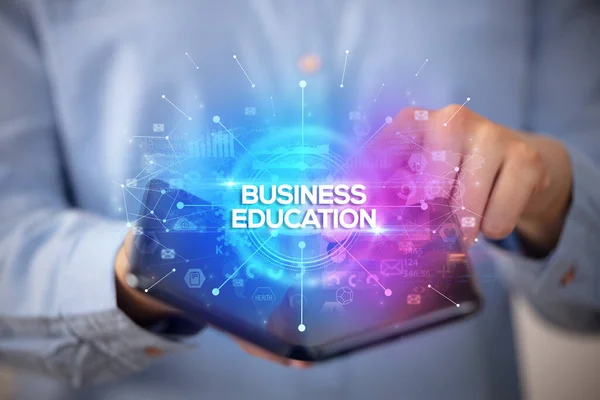 Geschäftsmann Hält Ein Faltbares Smartphone Mit Aufschrift Business Education Neues — Stockfoto