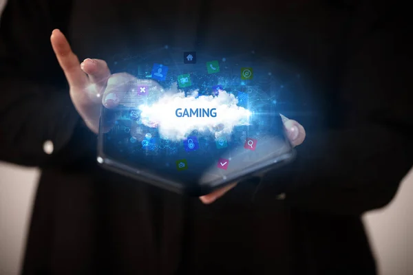 Zakenman Met Een Opvouwbare Smartphone Met Gaming Inscriptie Technologieconcept — Stockfoto