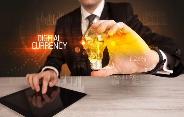 Podnikatel Držící Žárovku Nápisem Digital Currency Business Technology Koncept — Stock fotografie