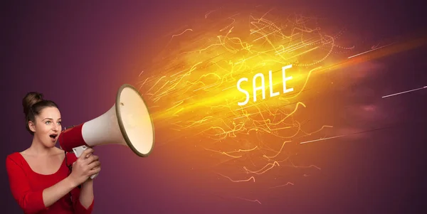 Jonge Girld Schreeuwen Megafoon Met Sale Inscriptie Online Shopping Concept — Stockfoto
