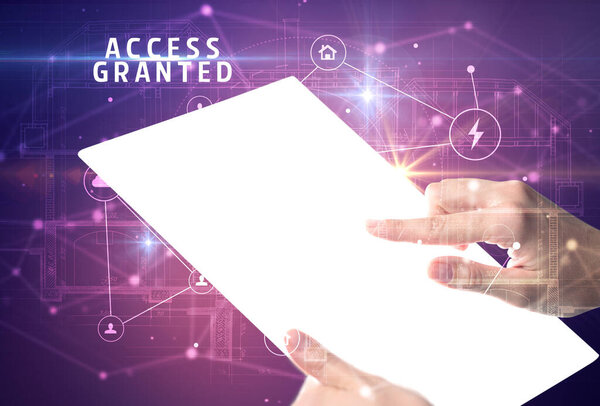 Проведение футуристического планшета с надписью ACCESS GRANTED, концепция кибербезопасности