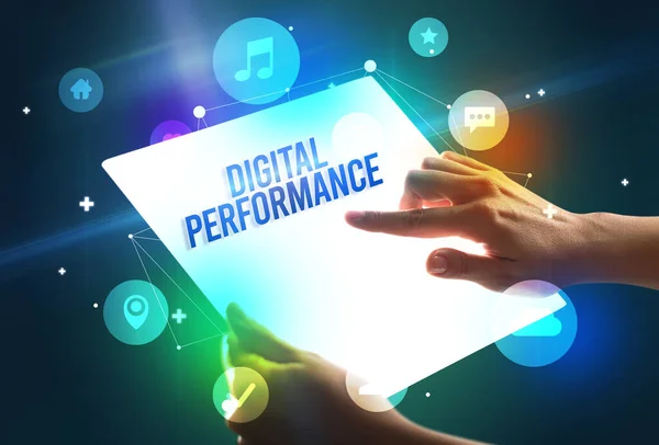 Trzymanie Futurystycznego Tabletu Napisem Digital Performance Koncepcja Nowej Technologii — Zdjęcie stockowe