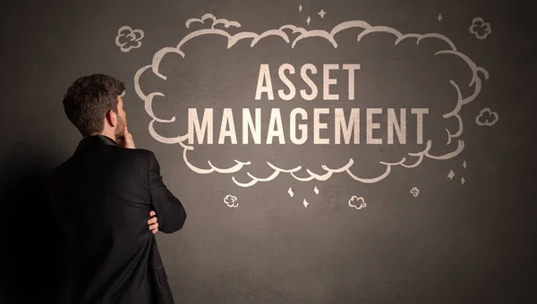 Üzletember Rajzol Egy Felhő Asset Management Felirat Belül Modern Üzleti — Stock Fotó