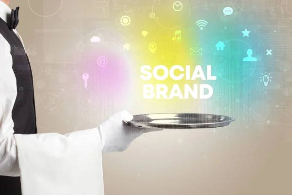 Garçom Servindo Redes Sociais Com Inscrição Social Brand Novo Conceito — Fotografia de Stock