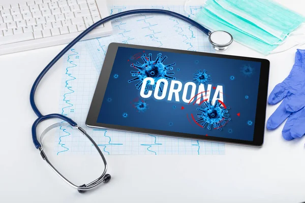 Tabletki Narzędzia Lekarskie Białej Powierzchni Napisem Corona Koncepcja Pandemii — Zdjęcie stockowe