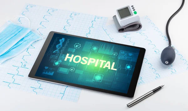Tablet Material Médico Con Inscripción Hospital Concepto Prevención —  Fotos de Stock