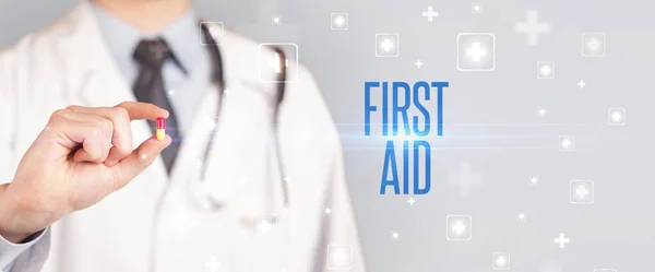Primer Plano Médico Que Una Píldora Con Inscripción Primera Aid — Foto de Stock