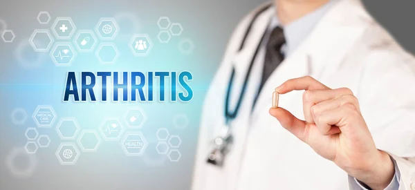 Doktorun Sana Arthritis Yazıtlı Tıbbi Konseptli Bir Hap Verdiği Yakın — Stok fotoğraf