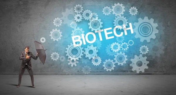 Biotechの碑文 技術コンセプトから傘で守るビジネスマン — ストック写真