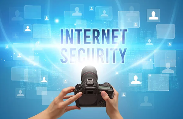Close Câmera Mão Com Inscrição Segurança Internet Conceito Vigilância Por — Fotografia de Stock