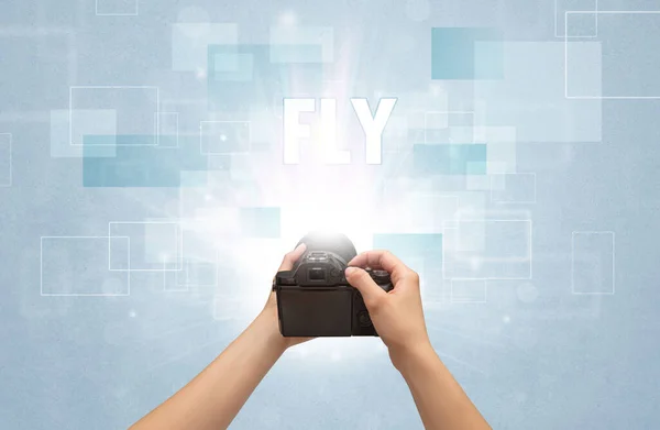 Κοντινό Πλάνο Μιας Ψηφιακής Φωτογραφικής Μηχανής Χειρός Επιγραφή Fly Ταξιδιωτική — Φωτογραφία Αρχείου