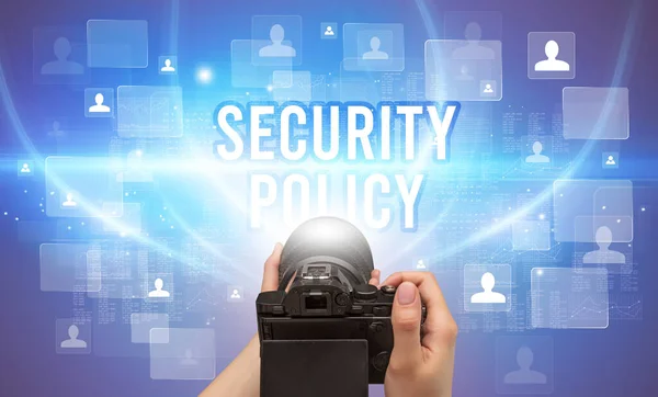 Zbliżenie Kamery Ręcznej Napisem Polityka Bezpieczeństwa Koncepcja Nadzoru Wideo — Zdjęcie stockowe