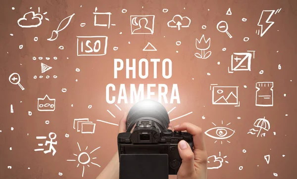 Fotografia Mão Com Câmera Digital Inscrição Photo Camera Conceito Configurações — Fotografia de Stock