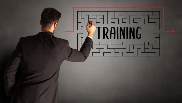 Geschäftsmann Zeichnet Labyrinth Mit Training Aufschrift Business Education Konzept — Stockfoto