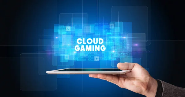 Ung Affärsperson Som Arbetar Surfplatta Och Visar Inskriptionen Cloud Gaming — Stockfoto