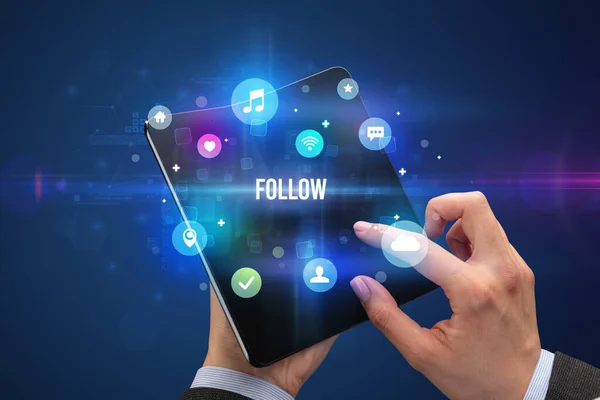 Afaceri Care Deține Smartphone Pliabil Inscripție Follow Concept Social Media — Fotografie, imagine de stoc