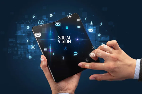 Empresário Segurando Smartphone Dobrável Com Inscrição Social Vision Conceito Rede — Fotografia de Stock