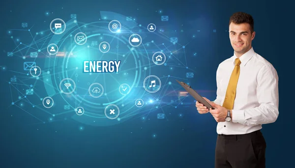 Biznesmen Myślący Przed Ikonami Technologii Napisem Energy Koncepcja Nowoczesnej Technologii — Zdjęcie stockowe