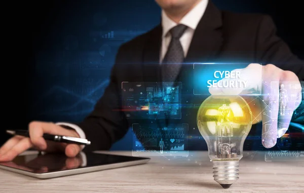 Бизнесмен Держит Лампочку Надписью Cyber Security Концепция Онлайн Безопасности — стоковое фото