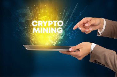 CRYPTO Mining yazıtları, yenilikçi teknoloji kavramı ile dokunmatik ekran yakın plan